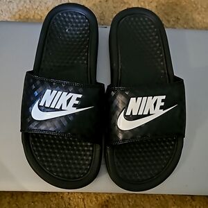 Nike size 5 slippers